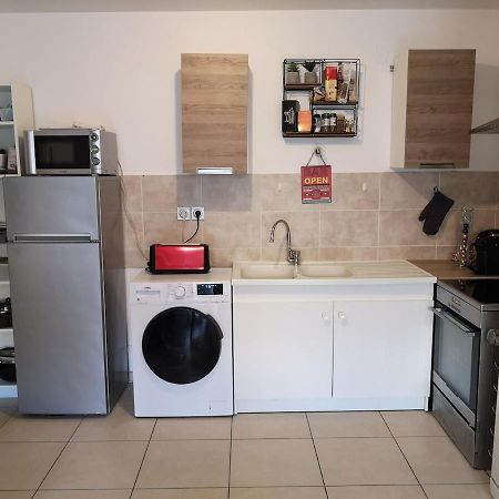 Ferienwohnung Quiet Charming T2 With Terrace 5Km From Lyon Dardilly Exterior foto