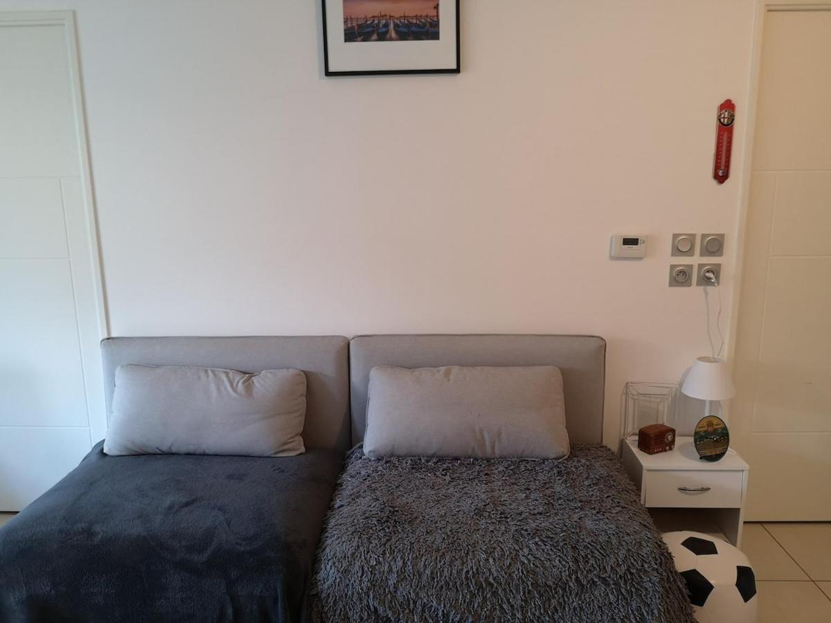 Ferienwohnung Quiet Charming T2 With Terrace 5Km From Lyon Dardilly Exterior foto