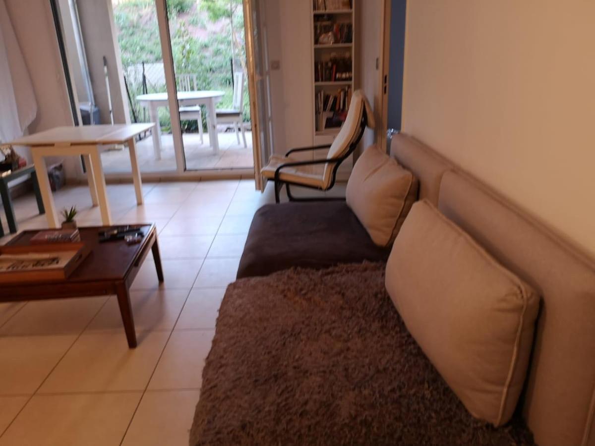 Ferienwohnung Quiet Charming T2 With Terrace 5Km From Lyon Dardilly Exterior foto