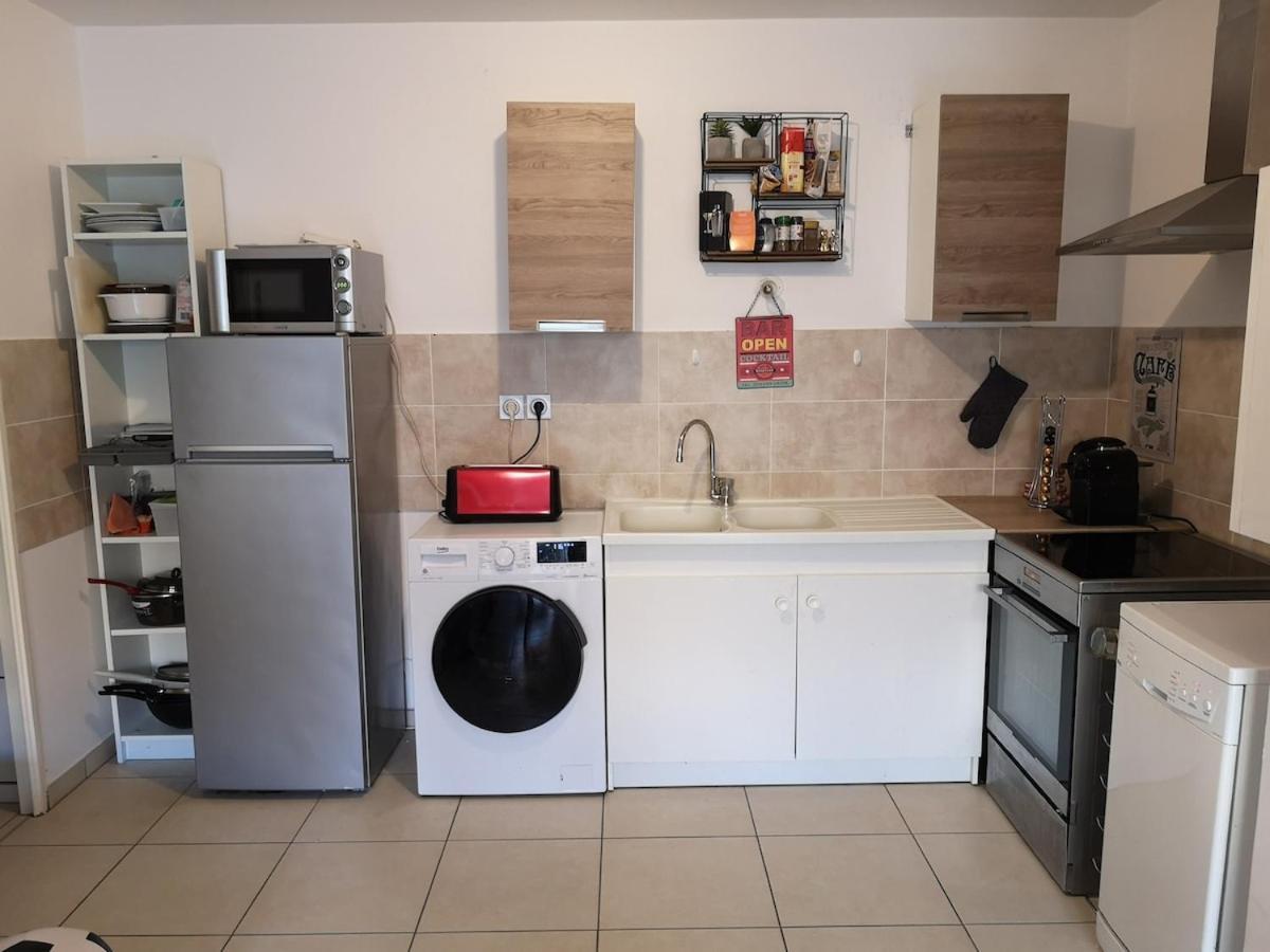 Ferienwohnung Quiet Charming T2 With Terrace 5Km From Lyon Dardilly Exterior foto